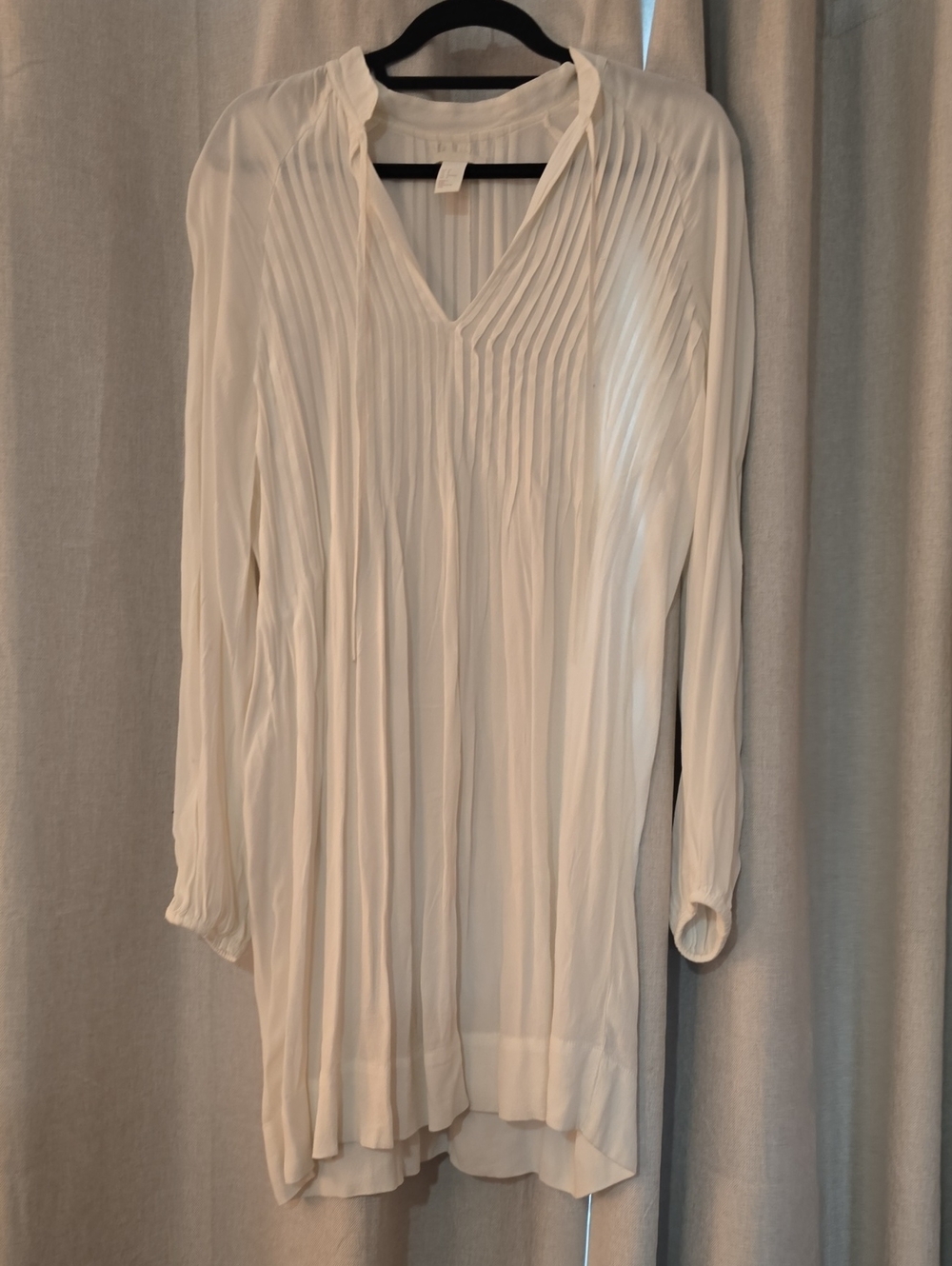 H&M White Pleated V-Neck Long Sleeve Tunic